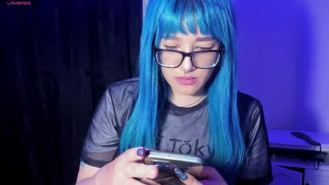 Snapshot of kat_apple chatting on December 7, 11:12 pm Alicia online show from December 7, 11:12 pm