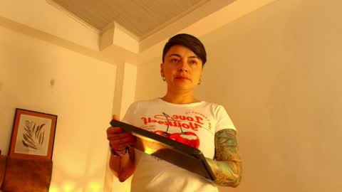 kat paradisse online show from April 8, 11:45 am