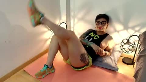 kat paradisse online show from January 18, 12:45 pm