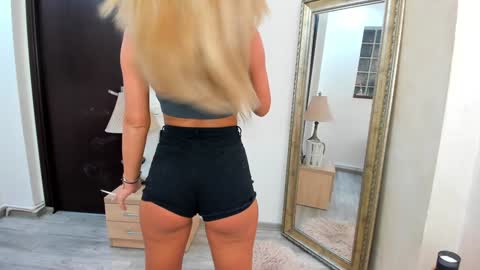 Snapshot of kate_belle chatting on January 25, 8:21 pm Kate online show from January 25, 8:21 pm