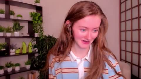 Snapshot of kate_cuddle chatting on September 18, 2:43 am Kate online show from September 18, 2:43 am
