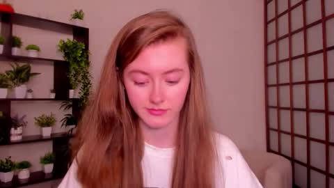 Snapshot of kate_cuddle chatting on September 24, 2:43 am Kate online show from September 24, 2:43 am