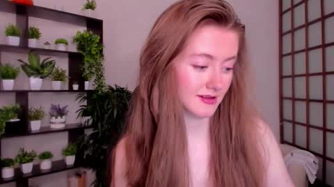 Snapshot of kate_cuddle chatting on October 2, 3:00 am Kate online show from October 2, 3:00 am