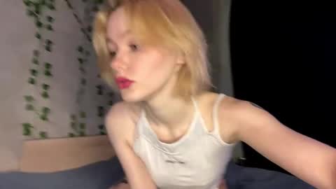 kate_mikki online show from December 15, 4:50 am