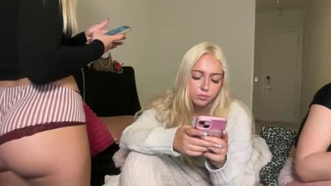 kateharperr online show from November 17, 12:33 am