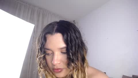 Snapshot of katejolie chatting on December 5, 5:26 am Help me with rate thanks online show from December 5, 5:26 am
