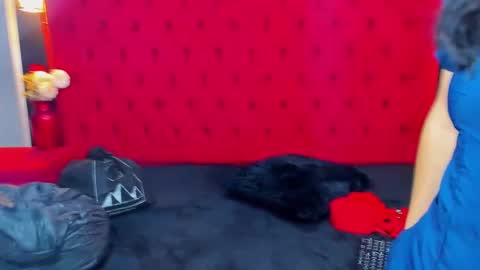 kate Tompson online show from March 15, 11:34 am