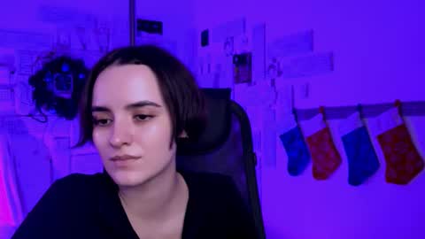 katewillows online show from December 16, 8:09 am