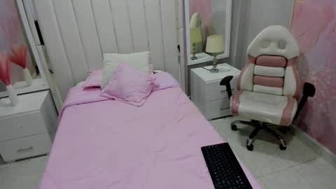 kathyy_69 online show from November 4, 12:32 pm