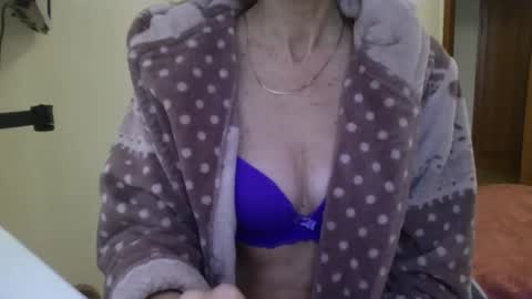 Snapshot of katia888 chatting on December 14, 12:01 pm katia888 online show from December 14, 12:01 pm