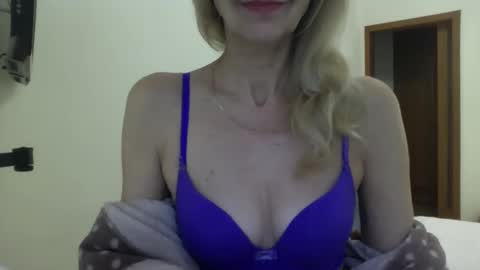Snapshot of katia888 chatting on December 22, 11:54 am katia888 online show from December 22, 11:54 am