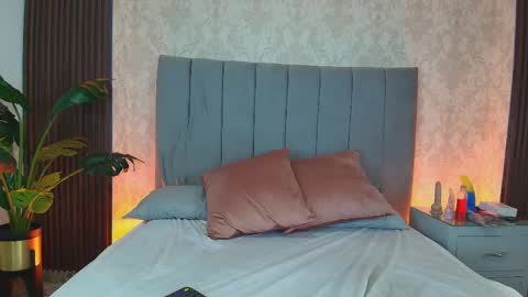 Karen Villas online show from February 13, 8:45 pm