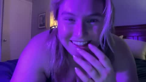katiecopper27 online show from June 13, 3:37 am