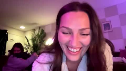 katincali online show from December 19, 5:32 am