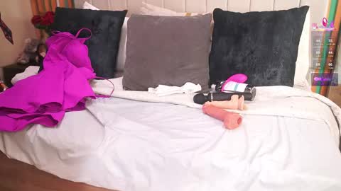 K A T L Y N  online show from October 18, 7:04 pm