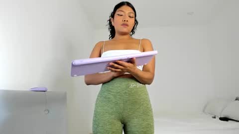 Snapshot of katnees_correa chatting on September 16, 8:33 am Follow me on instagram and twitter as correaktnees online show from September 16, 8:33 am