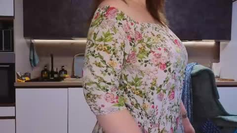 katniss_k online show from June 7, 5:36 am