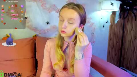 Katrina Bail online show from October 21, 1:42 am