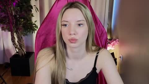 katt_yy online show from April 9, 5:21 am