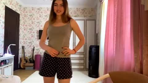 Molly online show from June 9, 12:15 pm