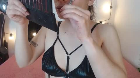 Snapshot of katy_van chatting on January 22, 4:23 am Katy Van online show from January 22, 4:23 am
