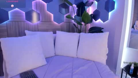    online show from February 9, 8:11 pm