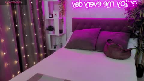 Kate online show from April 2, 4:32 am