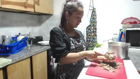  Khawit  online show from December 5, 7:04 pm