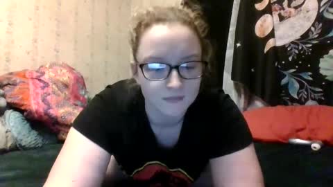 Snapshot of kaybug98 chatting on March 9, 2:39 am kaybug98 online show from March 9, 2:39 am