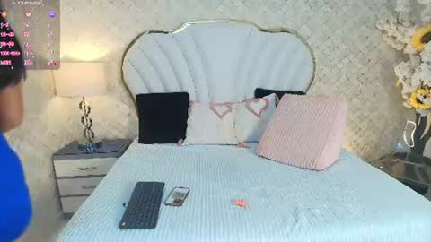 kayladavies_ online show from June 17, 9:38 pm