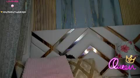 kayladavies_ online show from July 16, 3:05 pm