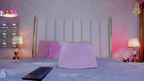 kayladavies_ online show from June 6, 10:16 pm