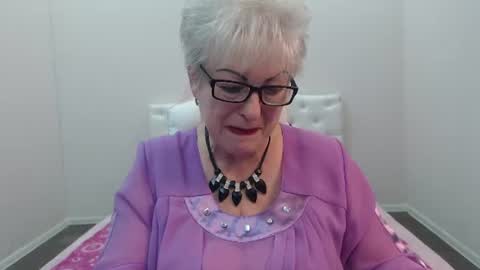 kaylesmoll online show from July 21, 7:03 pm