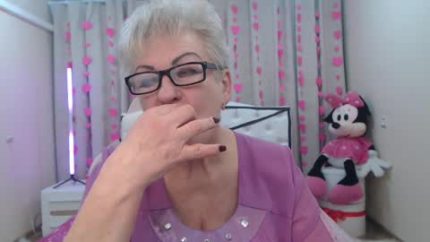 kaylesmoll online show from February 7, 8:02 pm