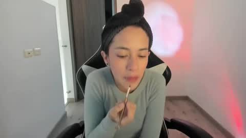 kaylie online show from February 4, 4:21 pm