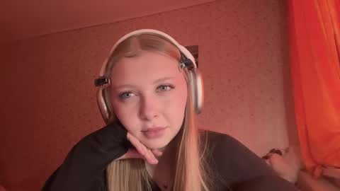 keeleyperugini online show from April 19, 11:32 am