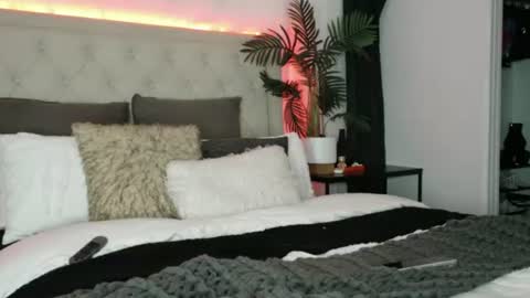 Keelie xx online show from August 7, 7:59 am