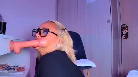 Snapshot of keira_bbw5 chatting on December 17, 4:56 am keirabbw online show from December 17, 4:56 am