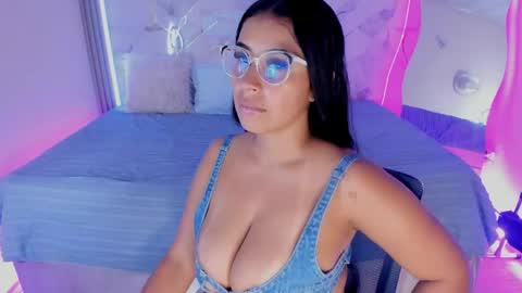 Keisy  online show from April 16, 5:23 pm