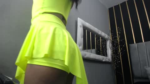  K E I Z Y  online show from December 6, 12:38 pm