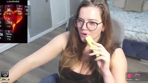 kellielowie online show from February 18, 8:27 am