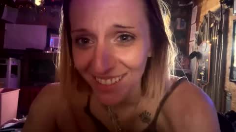 kelly_wight223 online show from October 17, 5:05 pm