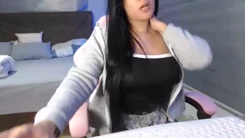 Kelly online show from April 28, 11:47 am