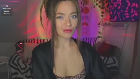 KellyFouler online show from December 5, 6:24 am