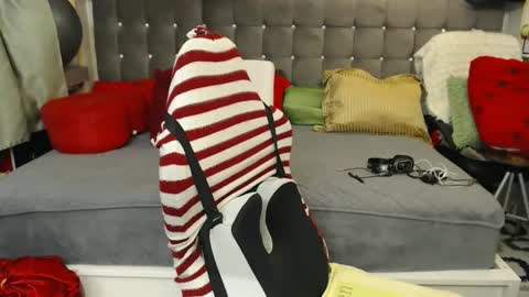 kelly online show from June 2, 11:28 pm