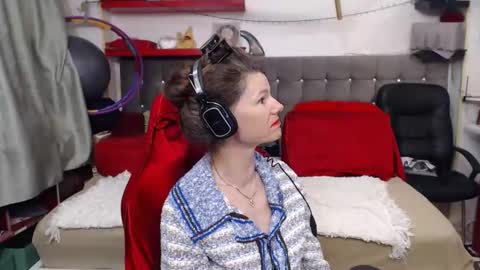 kelly online show from October 12, 6:32 pm