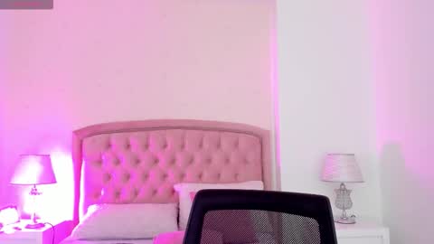 Kendall online show from November 11, 6:09 am