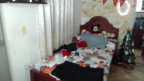 kendall  online show from December 19, 7:33 am