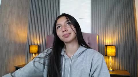 Snapshot of kendall_saenz chatting on March 5, 7:50 pm kendall_saenz online show from March 5, 7:50 pm