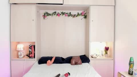 Kendal online show from December 3, 11:45 am